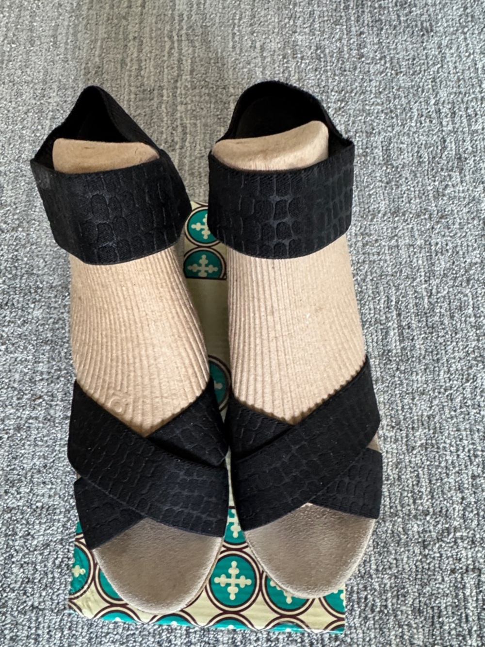 CHARLESTON SHOE CO. Black Textured Crisscross Sandals